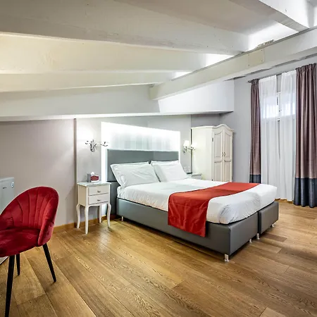 Πανσιόν Antico Centro 4*